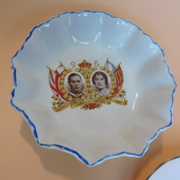 Royal Commemorative Souvenir Dish Queen Elizabeth Jubilee & King George VI Lot - Picture 3 of 5